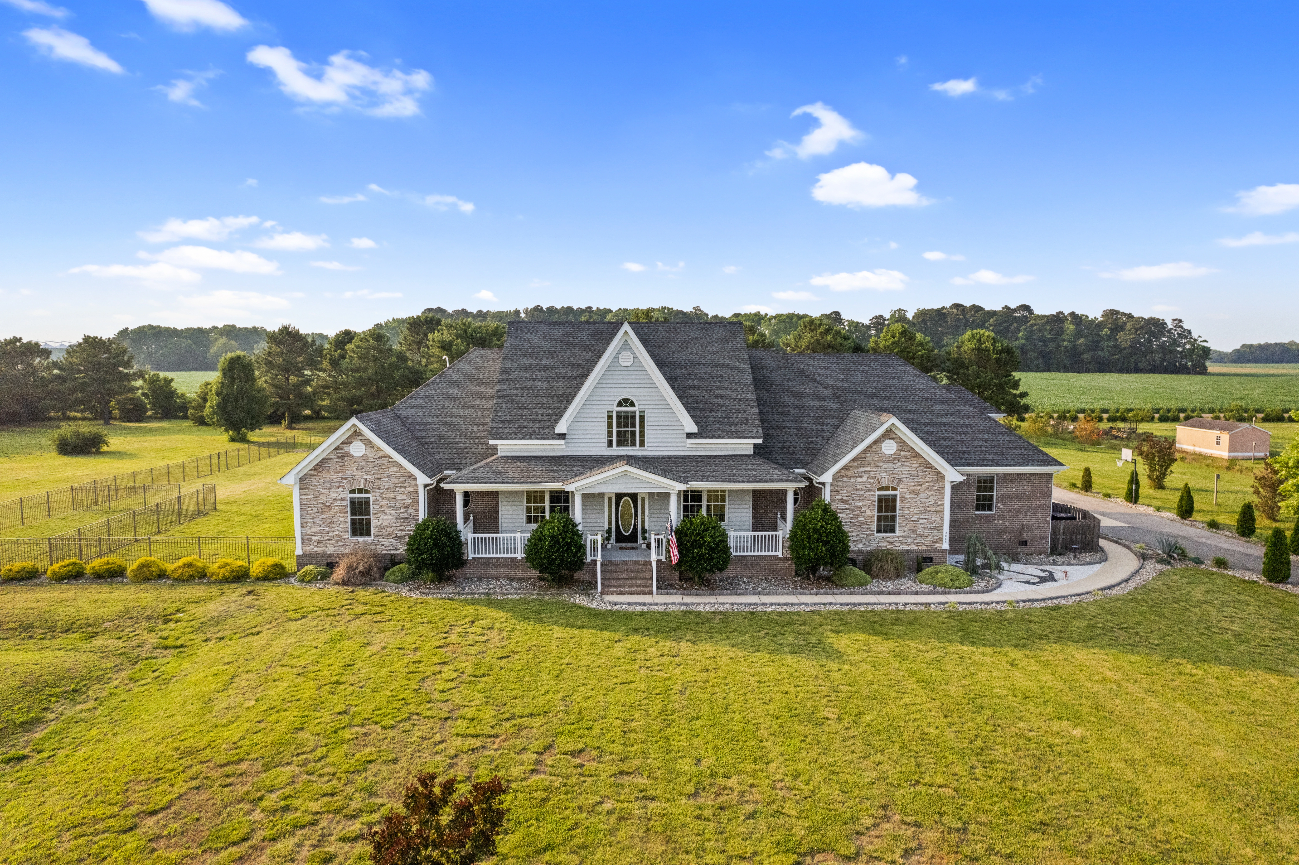Real estate photography of a sunlit breakfast nook